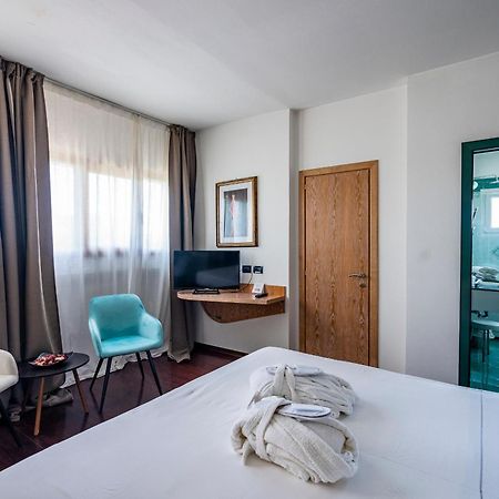 Hotel Logonovo Лидо-дельи-Эстенси Экстерьер фото
