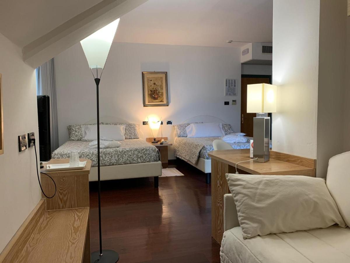 Hotel Logonovo Лидо-дельи-Эстенси Экстерьер фото