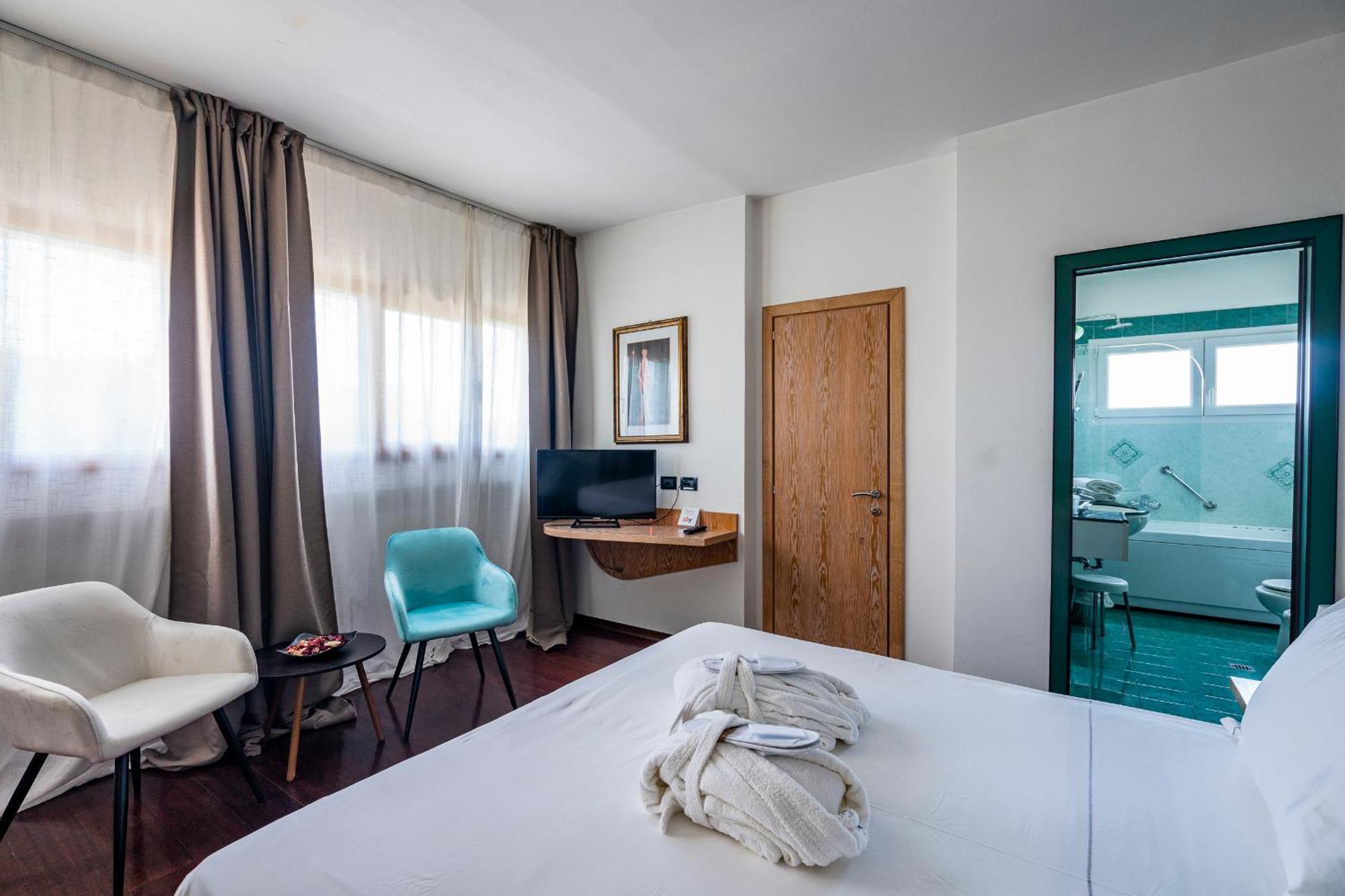 Hotel Logonovo Лидо-дельи-Эстенси Экстерьер фото
