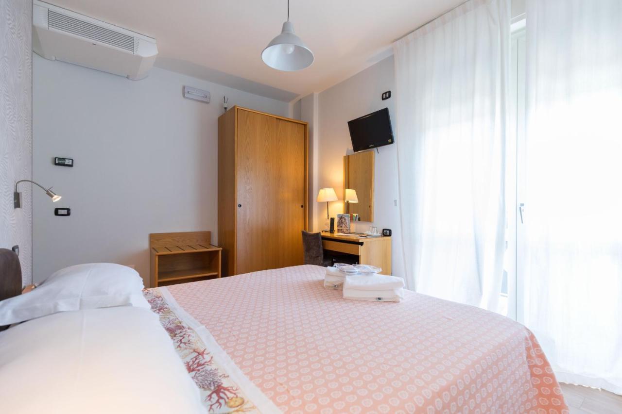 Hotel Logonovo Лидо-дельи-Эстенси Экстерьер фото
